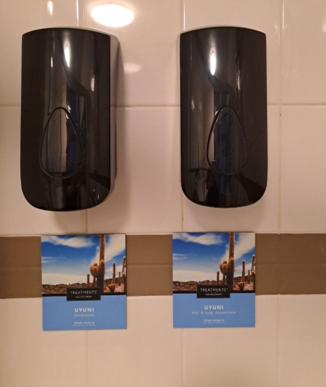 Navulbare verzorgingsproducten in de badkamer