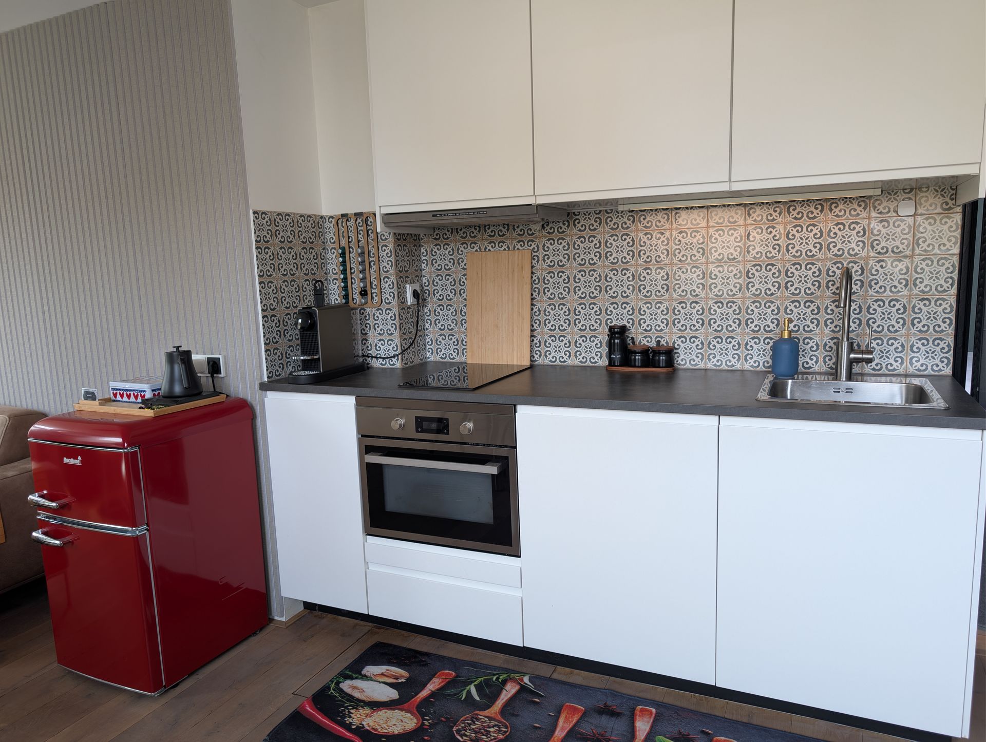 Keuken met retro koelkast